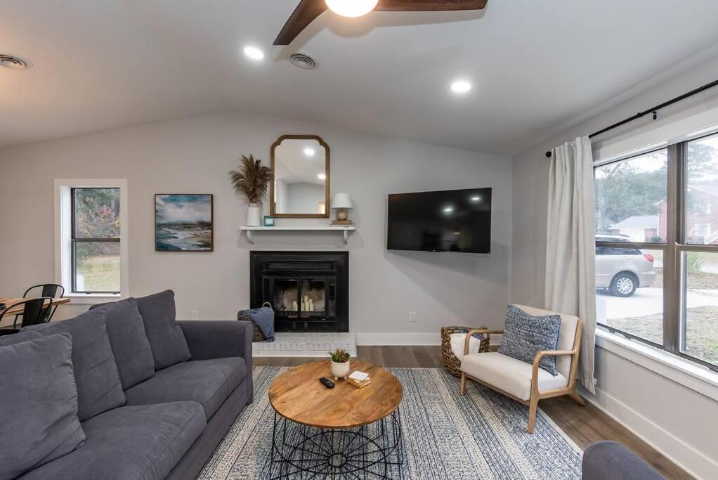 Island Joy - Newly Renovated/Walk To The Beach! Oak Island Exterior photo