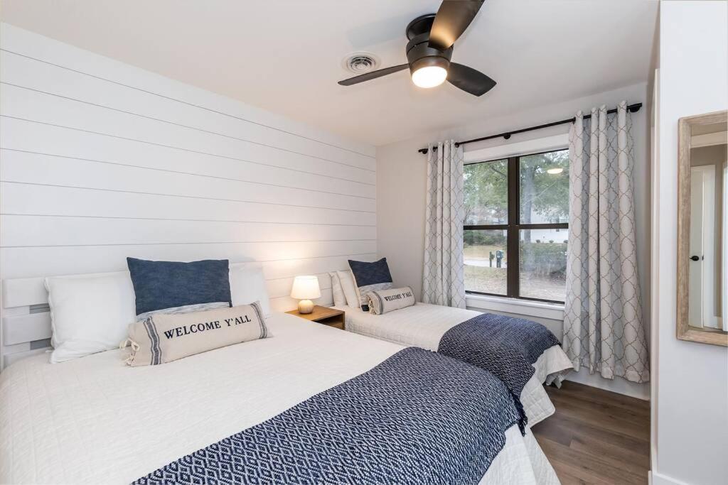 Island Joy - Newly Renovated/Walk To The Beach! Oak Island Exterior photo