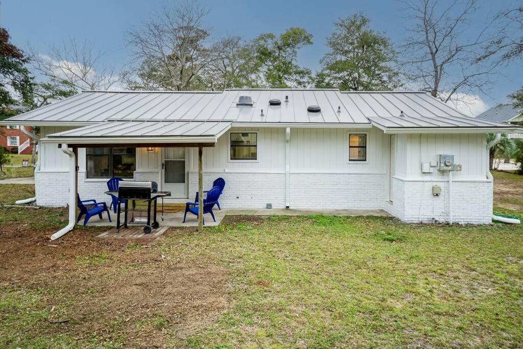 Island Joy - Newly Renovated/Walk To The Beach! Oak Island Exterior photo
